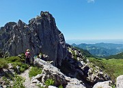 30 Con vista verso bassa Val Serina, Val Brembana, pianura